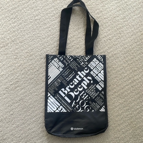 FREE GIFT WITH PURCHASE - LuLuLemon gift bag - Picture 1 of 5